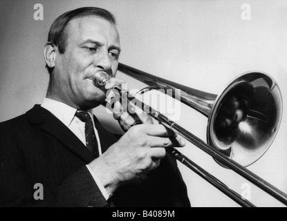 Mangelsdorff-Albert, 5.9.1928 - 25.7.2005, deutscher Musiker (Jazz), halbe Länge, mit Posaune, 1960er Jahre, Stockfoto