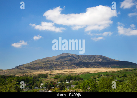 Eine weiße Wolke wirft einen Schatten auf die Moel Siabod Snowdonia Wales Stockfoto