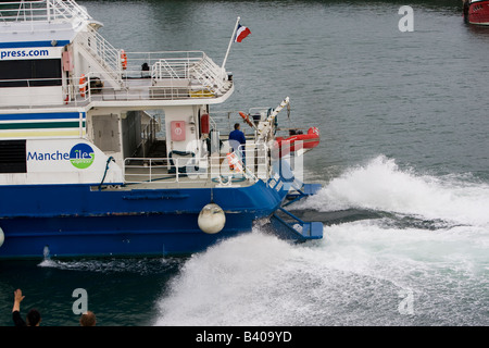 Fähre, Ankunft in St. Helier Hafen Jersey aus St Marlo Stockfoto