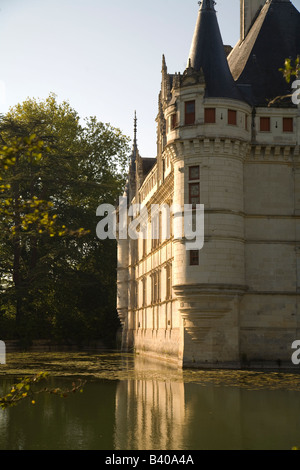 Blick entlang der Südfassade der Renaissance Schloss d'Azay-le-Rideau nach Westen, in der Nachmittagssonne, Loire-Tal Stockfoto