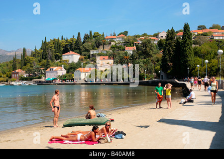 Dorf und Strand auf der Insel Kolocep in der Nähe von Dubrovnik, Kroatien, Osteuropa Stockfoto