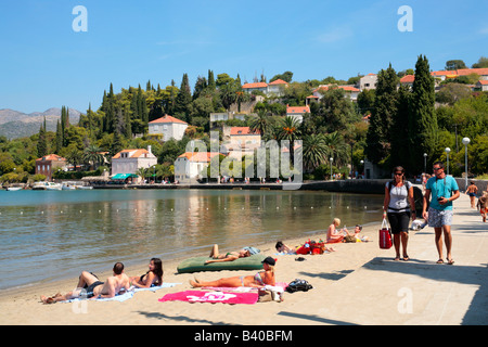 Dorf und Strand auf der Insel Kolocep in der Nähe von Dubrovnik, Kroatien, Osteuropa Stockfoto