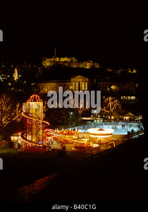 dh Scottish Christmas PRINCES ST GARDENS EDINBURGH SCHOTTLAND Winterwunderland Eisbahn Kirmes Weihnachten Nacht Neujahr großbritannien Stockfoto