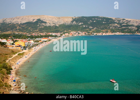 Panoramablick auf den Strand und die Bucht von Baska auf der Insel Krk, Kroatien, Osteuropa Stockfoto