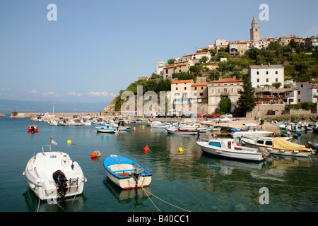 Hafen von Vrbnik auf der Insel Krk, Kroatien, Osteuropa Stockfoto