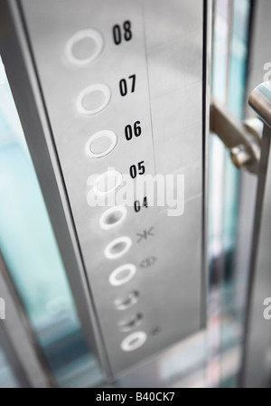 Control-Panel in einem Aufzug Stockfoto