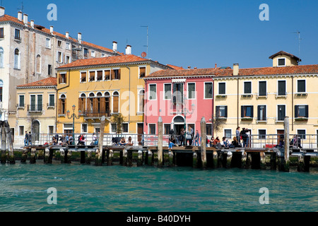 Die bunten Kanalufer Canale Della Giudecca Venice Italien anzeigen Stockfoto