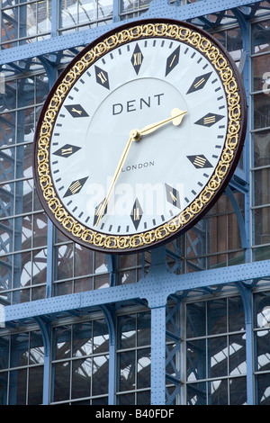 Uhr St Pancras International Rail Terminal Stockfoto