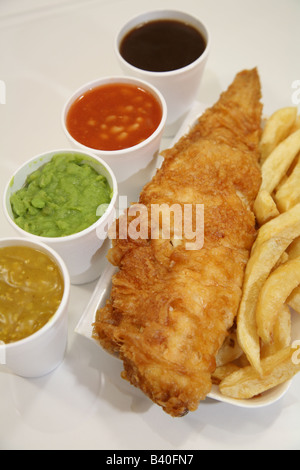Fish &amp; Chips mit Sauce dips Stockfoto