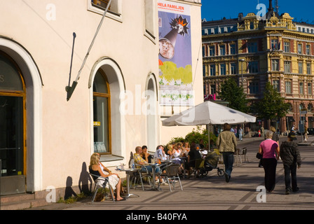Cafe außerhalb der Svenska Teatern die schwedische Sprache Theater entlang Mannerheimintie in Helsinki Finnland Europa Stockfoto