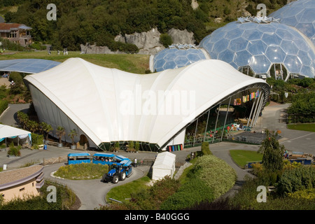 Die Bühne und das Mittelmeer Biome im Eden Project in Cornwall, England, Großbritannien Stockfoto