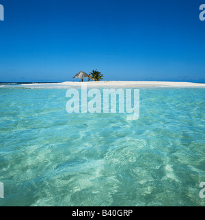 Grenadinen, Karibik West Indies. Kristallklare türkisfarbene Meerwasser Morpion Insel umgibt Stockfoto