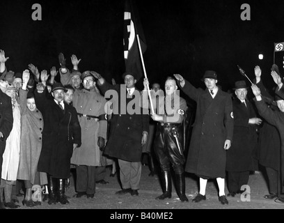 Nationalsozialismus/Nationalsozialismus, Politik, Annektierung Österreichs 1938, österreichische Neonazis, 12.3.1938, Nazi-Deutschland, Drittes Reich, Anschluss, Besatzung, Banner, Fahne, Hakenkreuz, Hitlersalute, 20. Jahrhundert, historisch, historisch, Menschen, 1930er Jahre, Stockfoto