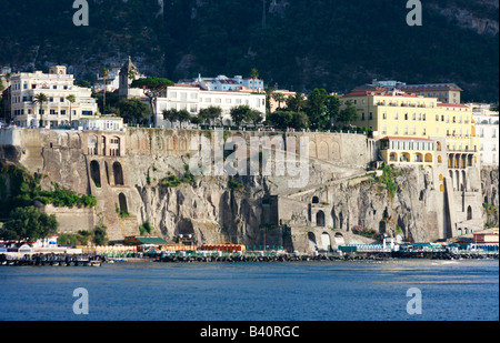 Beliebten Resorts befinden sich an der Amalfiküste in Kampanien in Süditalien (italienische Riviera) Stockfoto