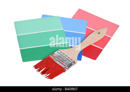 Pinsel und Farbe Farbfelder ausgeschnitten isoliert auf weißem Hintergrund Stockfoto