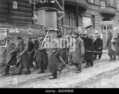 Veranstaltungen, Zweiter Weltkrieg/zweiter Weltkrieg, Kriegsgefangene, Polen, deutsche Gefangene, auf dem Weg zur Arbeit, Warschau, Ende 1946, Stockfoto