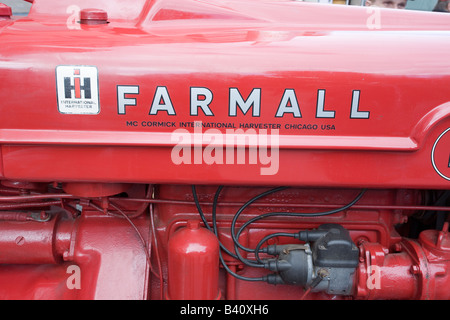 Alten Traktor auf dem display Stockfoto