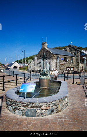 Cardigan Bay Delphinen Statue bei Barmouth Snowdonia Wales Stockfoto