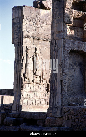 Geographie/Reise, Iran, Persepolis (Parsa), erbaut ab 518 v. Chr., zerstört 330 v. Chr., Palast von Xerxes I., Erleichterung, Dareios I. auf dem Thron, UNESCO, Weltkulturerbe, gegründet von Dareios I., Sommerresidenz der Achämener, niedergebrannt von Mazedonias von Alexander dem großen, persischen Königreich, Antike, Geschichte, Geschichte, Antike, König, König Großer König, Dämon, achämenische Architektur, alte Welt, Stockfoto