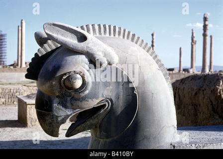 Geographie/Reise, Iran, Persepolis (Parsa), erbaut ab 518 v. Chr., zerstört 330 v. Chr., Kapitel der Säule, Kopf des Dämons, UNESCO, Weltkulturerbe, gegründet von Dareios I., Sommerresidenz der Achämener, niedergebrannt von Mazedonias von Alexander dem großen, persischen Königreich, Antike, Geschichte, Antike, König, Großkönig, Achämenische bildende Kunst, alte Welt, Stockfoto