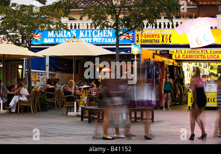 Waterfront-Geschäfte und Restaurants in Palmanova, Mallorca Stockfoto