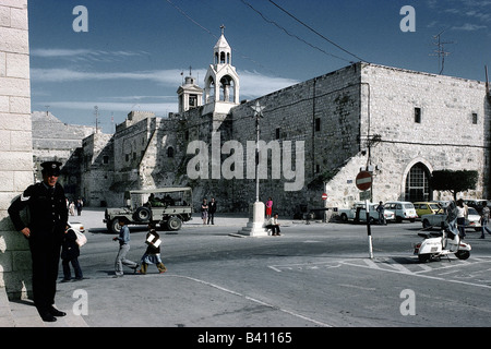 Geographie/Reise, Israel, Bethlehem, Kirchen, Geburtskirche, Außenansicht, angeblicher Geburtsort Jesu Christi, ursprünglicher Bau, der 330 n. Chr. unter Kaiser Konstantin 'dem großen' errichtet wurde, Neubau unter Kaiser Justinianus I. (regierte 527 - 565 n. Chr.), Ort der Amtseinführung des Königs von Jerusalem während Kreuzzügen, Mittelalter, Schrein, Religion, Christenheit, Christen, Architektur, Stockfoto