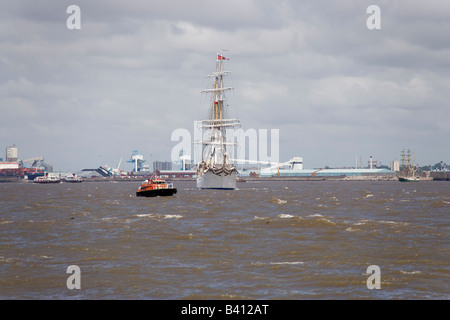 Norwegische Segelschiff der Statsraad Lehmkuhl beim hohen Schiffe Rennen in Liverpool Juli 2008 hinunter den Mersey für die Parade Stockfoto