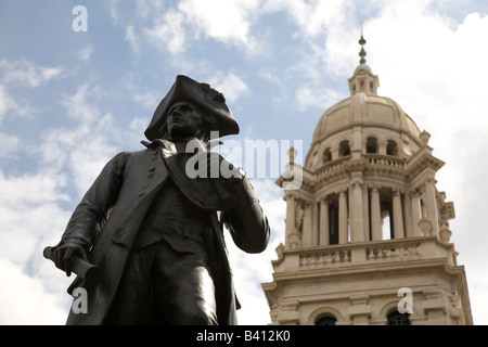 Die Statue von der Seefahrer und Entdecker Captain James Cook (1728-1779) in Pall Mall, London. Stockfoto