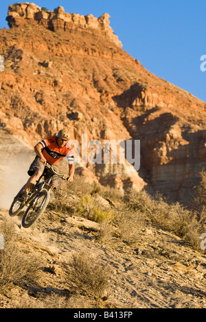 Chance Wright reitet JEM Trail in der Nähe von Virgin Utah Modell veröffentlicht Stockfoto