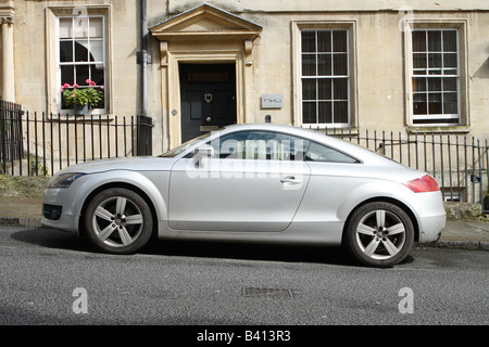 Audi TT Silber Wagenfarbe geparkt in Bath England UK Stockfoto