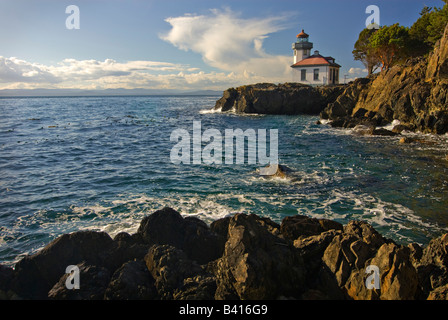 USA, Washington, San Juan Inseln.  Lime Kiln Point Lighthouse am West-Ufer des San Juan Island. Stockfoto