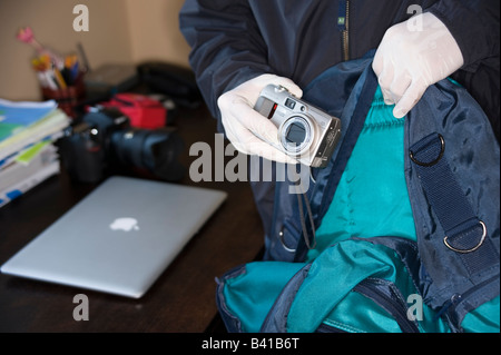 Haus einzubrechen in Model Released schießen keine 3689 Stockfoto