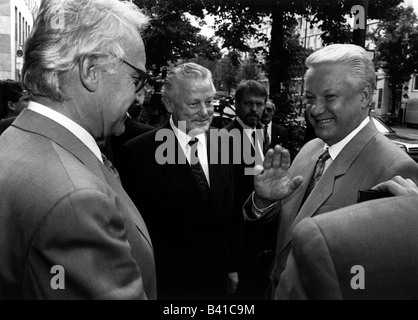Jelzin, Boris Nikolajewitsch, 1.2.1931 - 23.4.2007, russischer Politiker, halbe Länge, präsident der Russischen Föderation, 1991-1999, mit Edmund Stoiber und Max Streibl, Weltwirtschaftsgipfel, München, 8.7.1992, Stockfoto