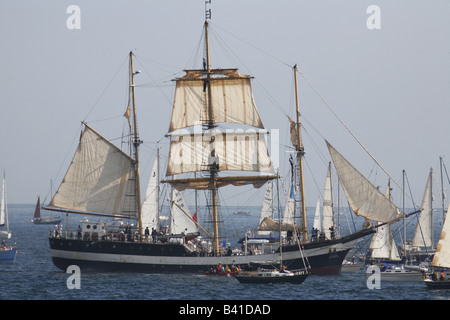 Pelikan von London drei Masten Barquetine Segel setzen von Falmouth für Funchal 13. September 2008 Stockfoto