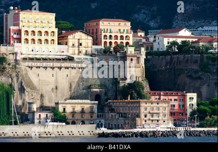 Beliebten Resorts befinden sich an der Amalfiküste in Kampanien in Süditalien (italienische Riviera) Stockfoto