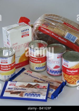 Tesco Value Produkte eine billige angemessene Auswahl an Speisen Stockfoto