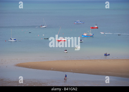 Aussicht auf den Strand bei Sonnenuntergang, Tenby, Carmarthen Bay, Pembrokeshire, Wales, Vereinigtes Königreich Stockfoto