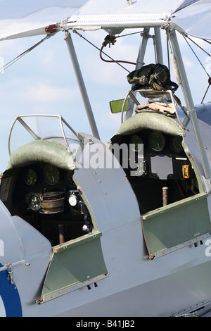 De Havilland DH 82A Tiger Moth Oldtimer klassische Doppeldecker öffnen Cockpit-Design aus den 1930er Jahren Stockfoto