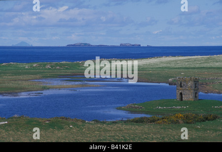 Scolpaig Tower und Loch, North Uist, äußeren Hebriden, Schottland, UK. Stockfoto