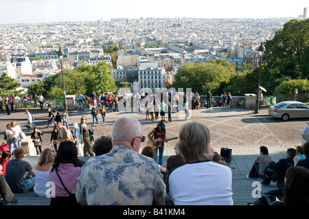 Der Platz vor der Kirche Sacre Coeur auf dem Montmartre Stockfoto