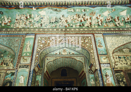 Fresken von vier Prinzessinnen an Bundi Taragarh Fort Palace Rajasthan Indien Stockfoto