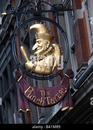 Golden Punch Tavern Pub Zeichen Fleet Street London UK Stockfoto