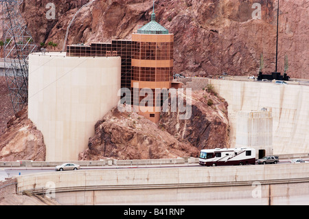 Reiseverkehr über den Hooverdamm auf die Lake Mead national Recreation area Stockfoto