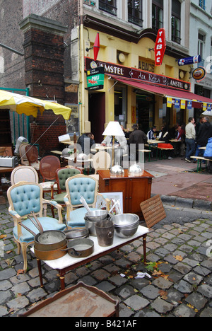 gemischte Sammlung von Trödel an Braderie von Lille Frankreich Stockfoto