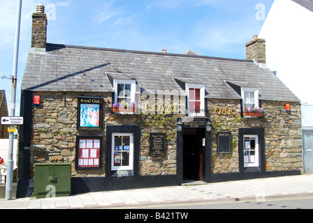 Die Royal Oak Pub, Marktplatz, Fishguard, Pembrokeshire Coast National Park, Pembrokeshire, Wales, Vereinigtes Königreich Stockfoto