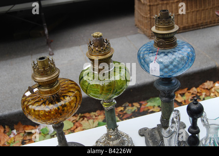 gemischte Sammlung von Trödel an Braderie von Lille Frankreich Stockfoto