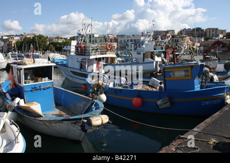 Der Hafen von Pozzuoli in Süditalien Stockfoto