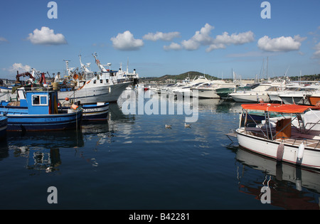 Ein Blick auf den Hafen von Pozzuoli in Süditalien Stockfoto