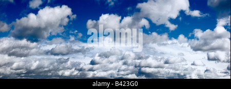 Panorama-Bild des Himmels und der Wolken in der Nähe von Ulgich Russland Russische Föderation Stockfoto