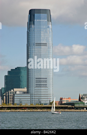 Die Goldman-Sachs-Turm in Jersey City, New Jersey über den Hudson River von Manhattan Stockfoto
